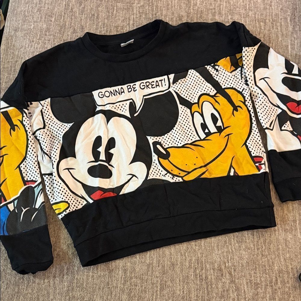 Vintage Disney Black and Yellow Crew Neck Sweater